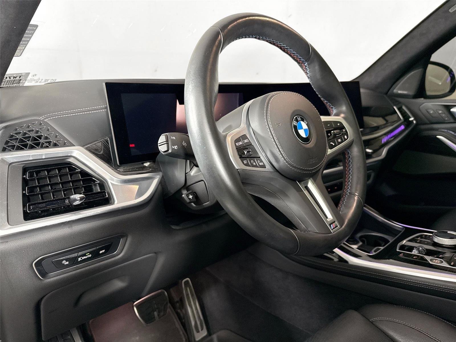 Used 2025 Alpine White BMW M60i image 11
