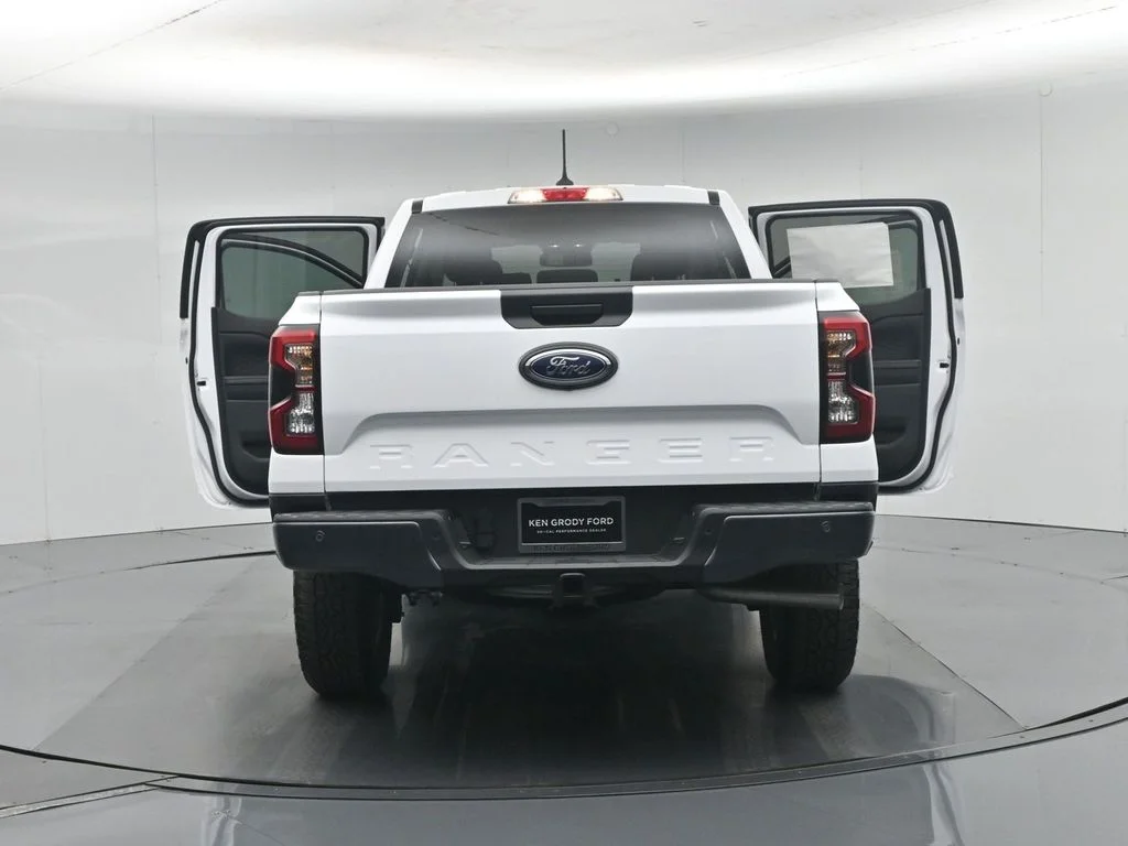New 2026 Oxford White Ford XLT image 30