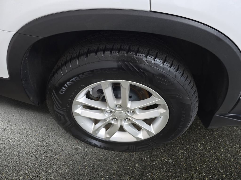 Used 2015 Snow White Pearl Kia LX image 31