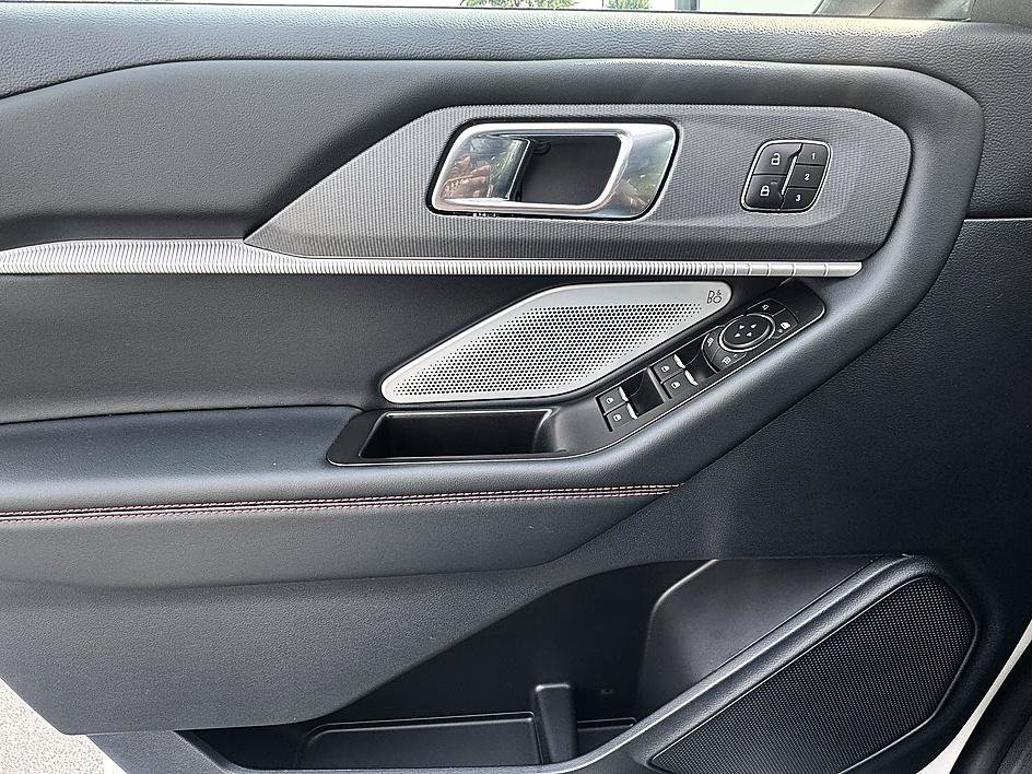 Used 2025 White Metallic Ford ST image 9