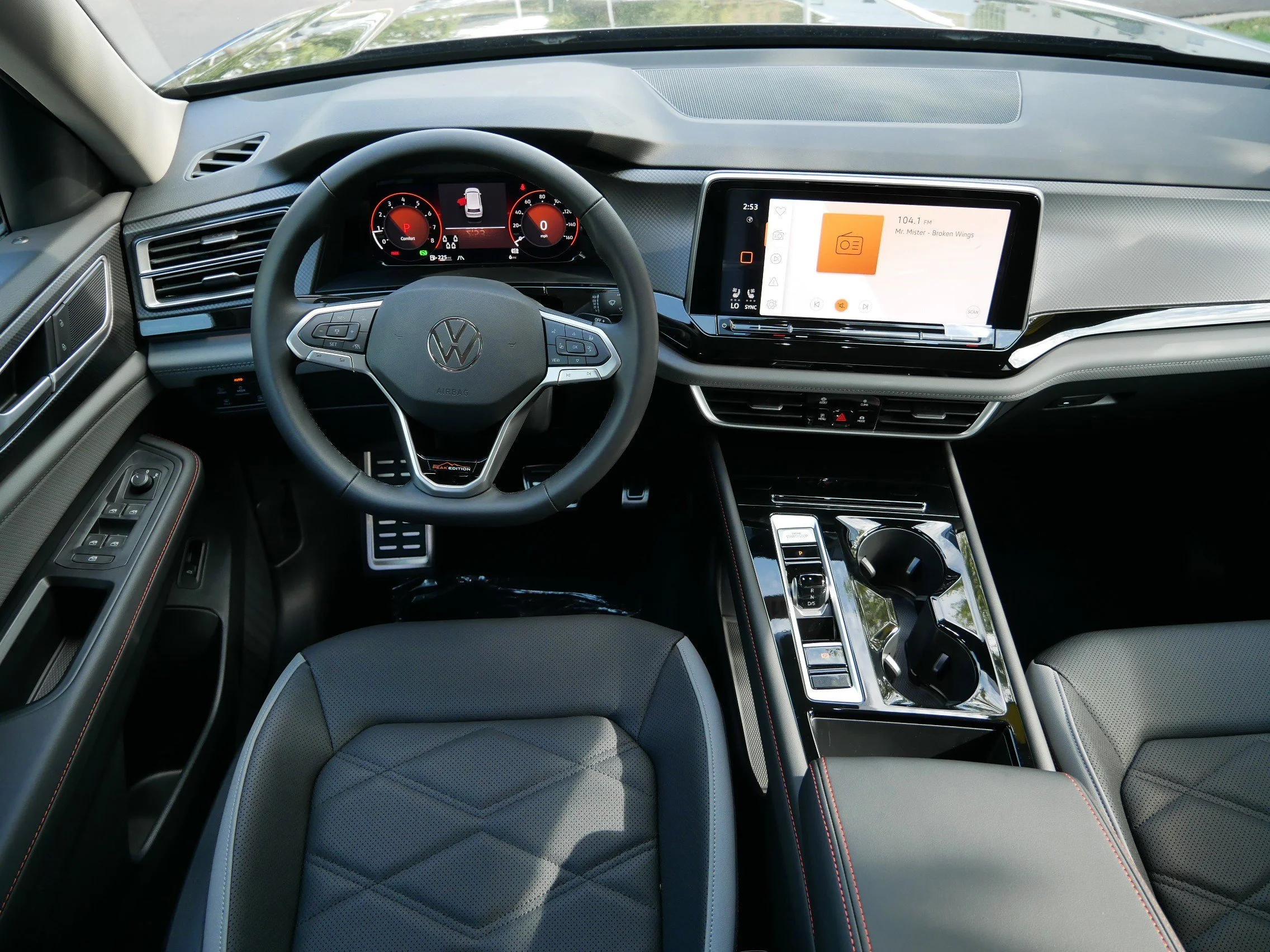 New 2026 Deep Black Pearl Volkswagen 2.0T Peak Edition image 10