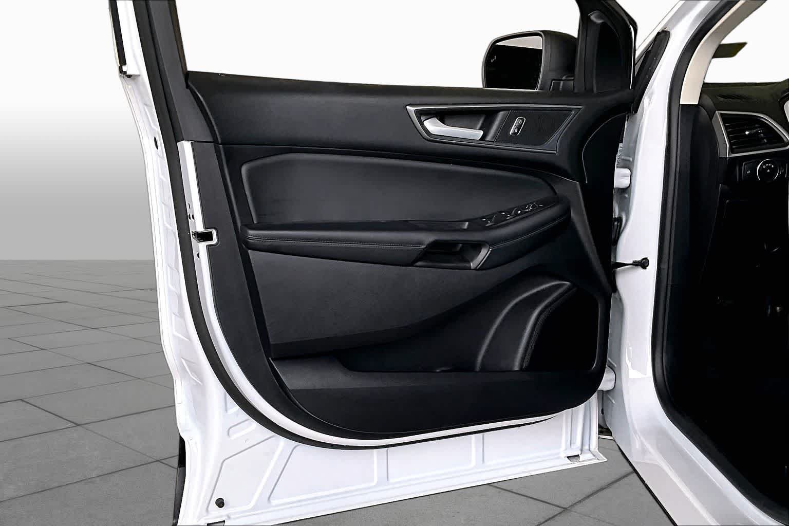 Used 2021 Oxford White Ford SE image 20