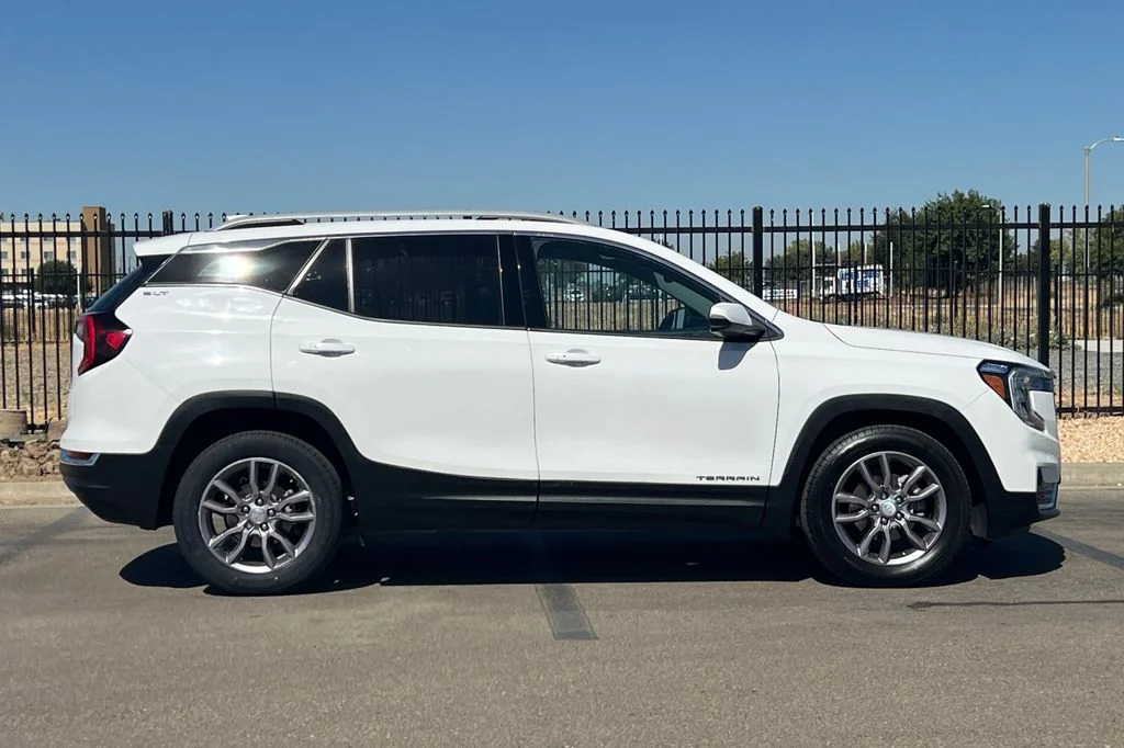Used 2023 White GMC SLT image 3