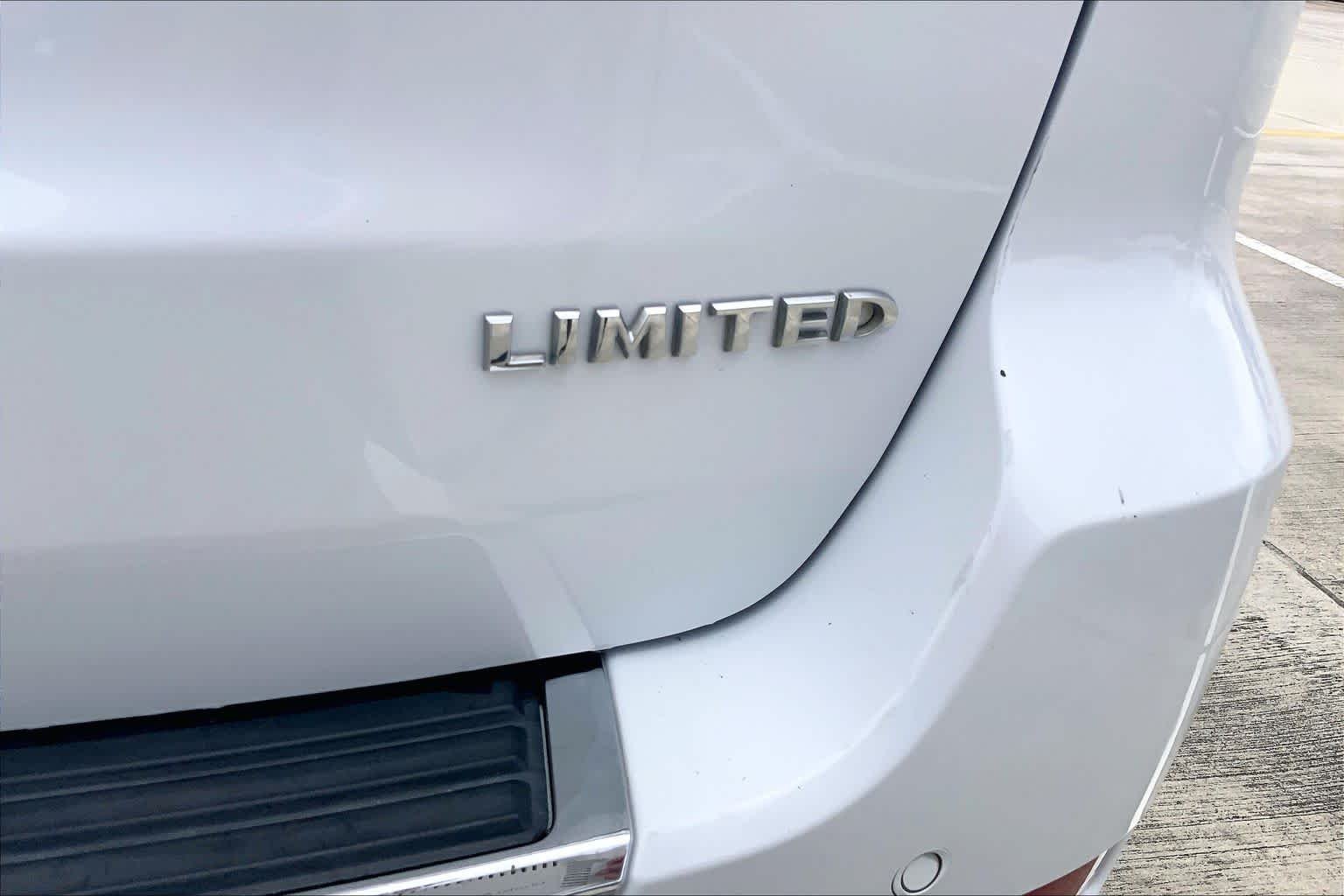 Used 2015 Bright White Clearcoat Jeep Limited image 10