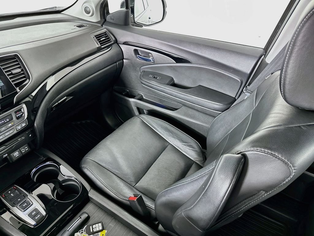 Used 2021 Crystal Black Pearl Honda Touring image 25