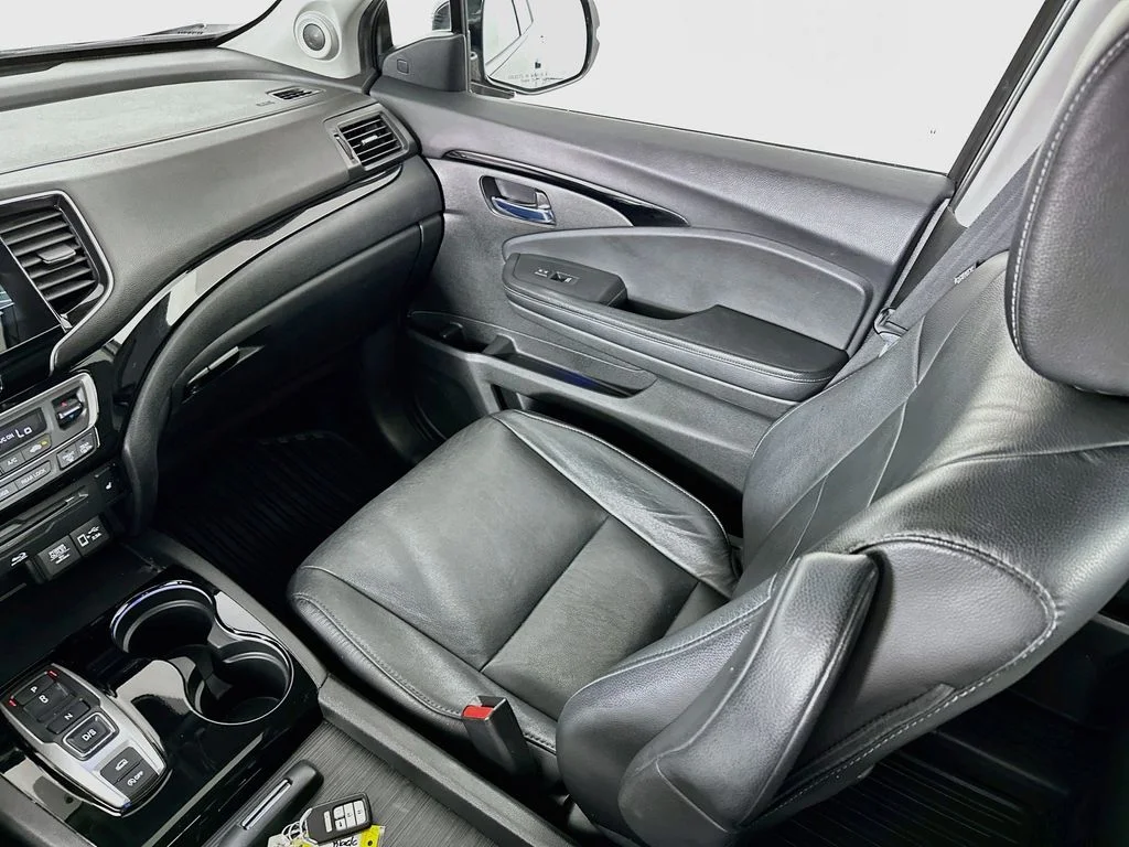Used 2021 Crystal Black Pearl Honda Touring image 25