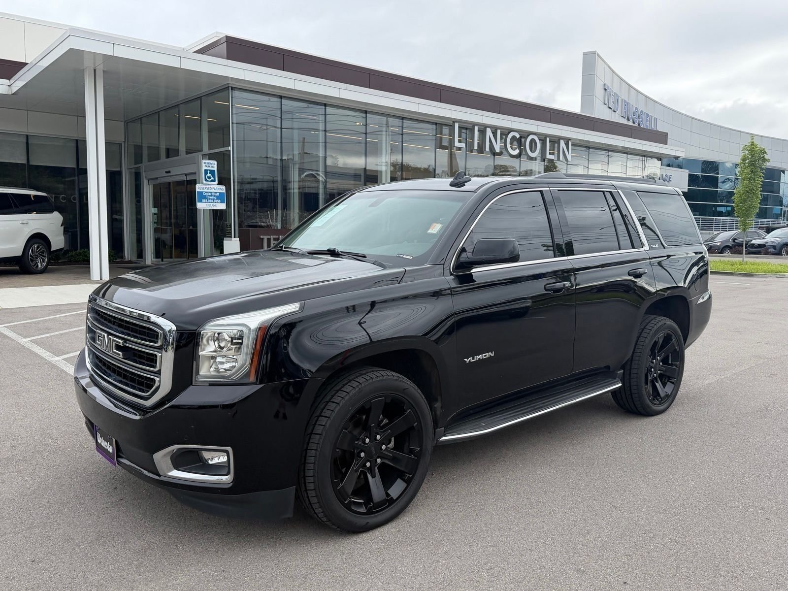 2017 GMC Yukon 4WD SLE's photo