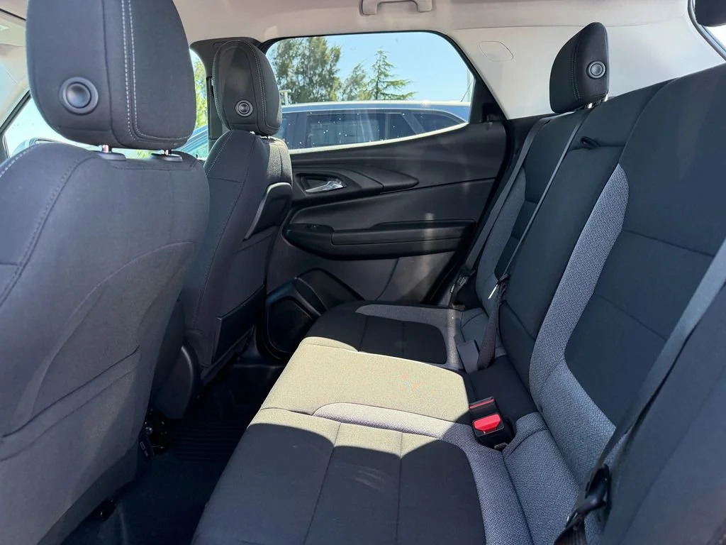Used 2026 Summit White Chevrolet LT image 19