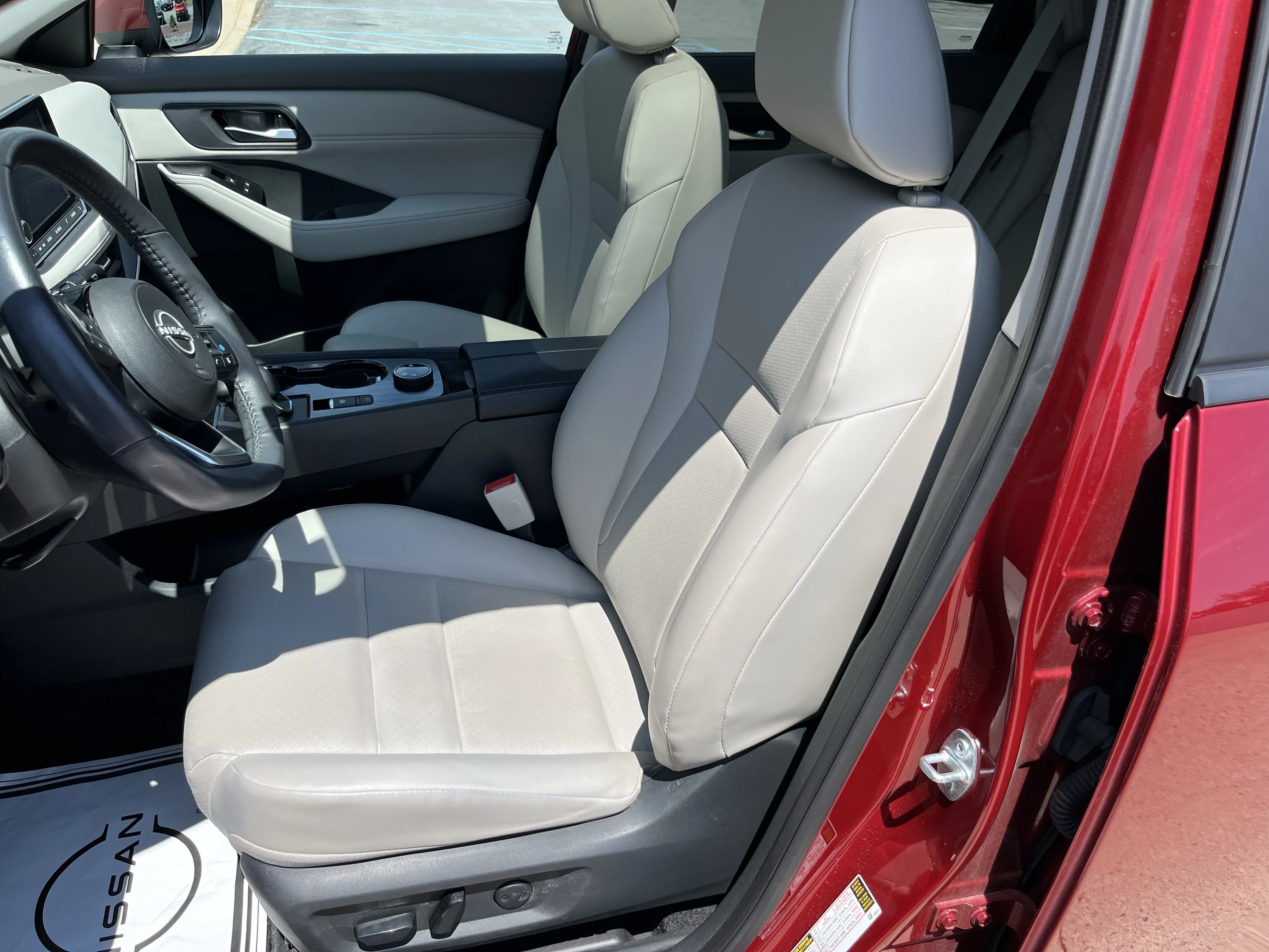 Used 2023 Scarlet Nissan SV image 16