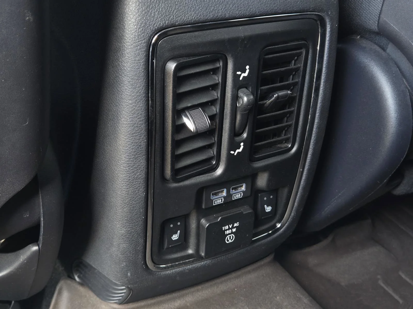 Used 2017 Ivory 3-Coat Jeep Overland image 32