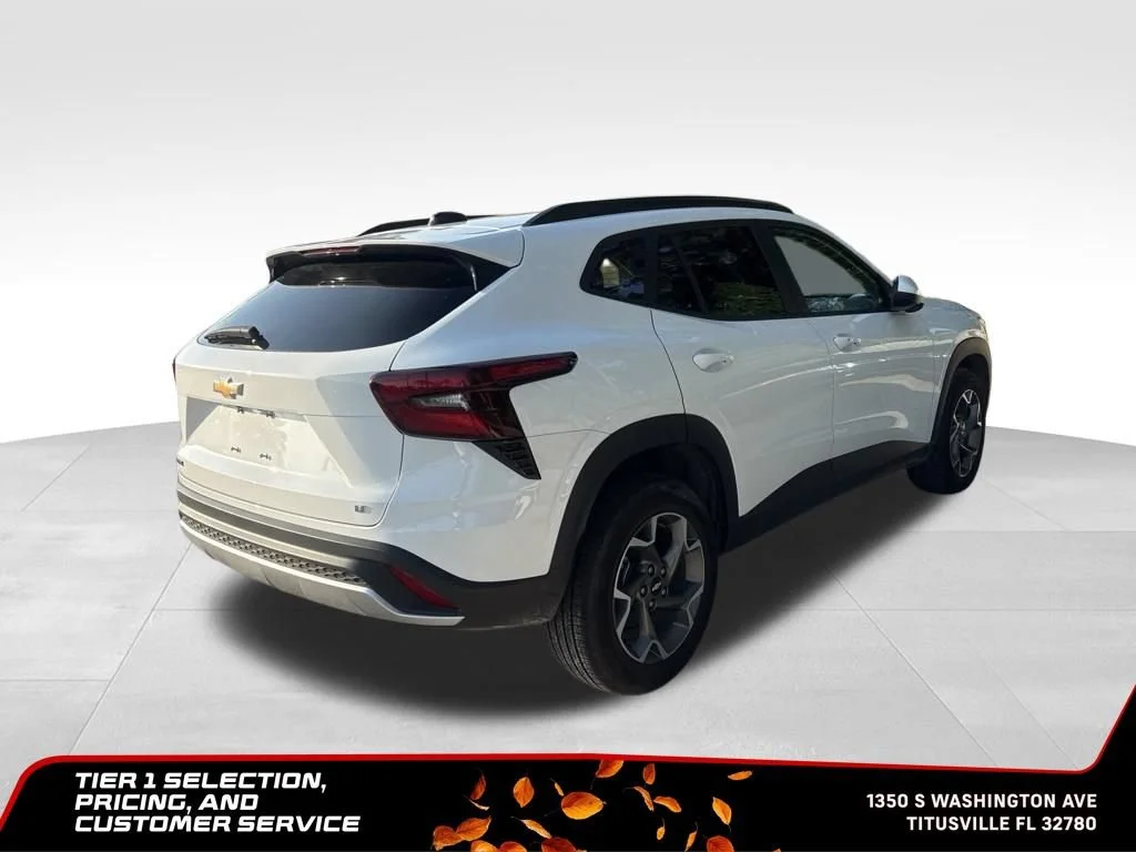 Used 2025 Summit White Chevrolet LT image 5