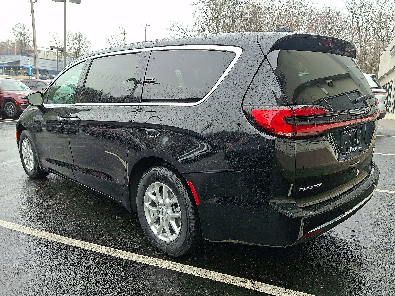 New 2026 Diamond Black Crystal Pearl-Coat Exterior Paint Chrysler Select image 4