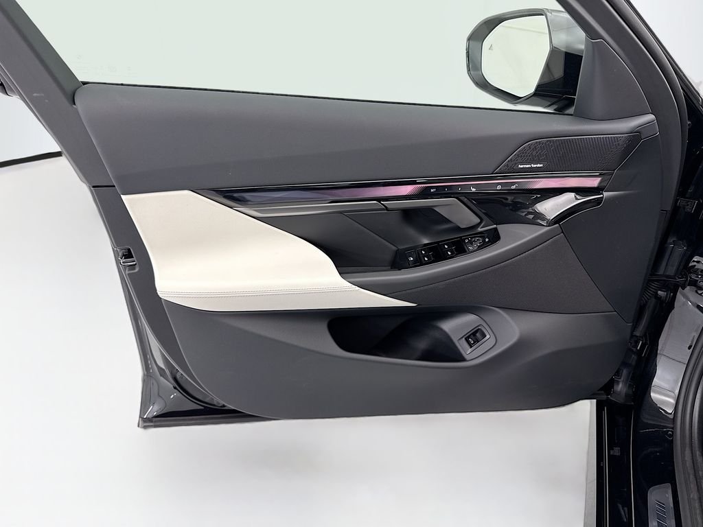 New 2027 Black Sapphire Metallic BMW 530i image 23