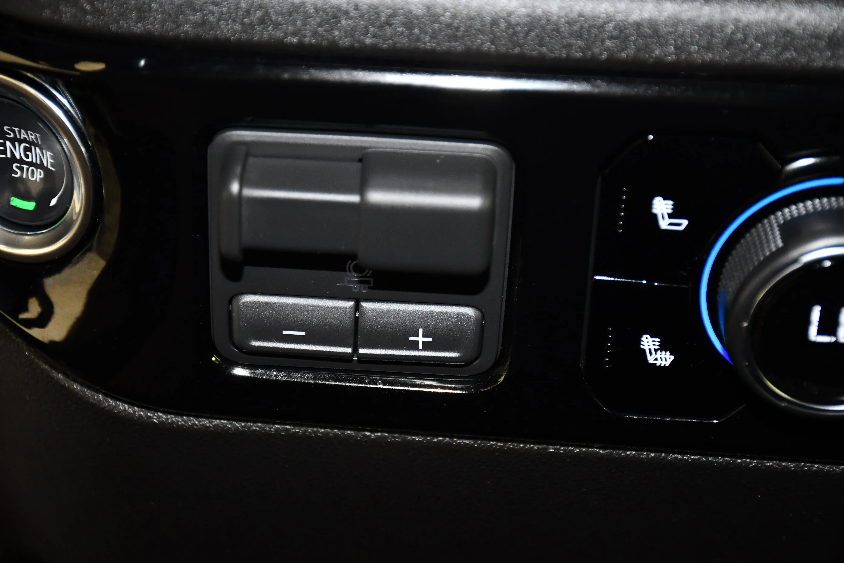 Used 2025 Summit White Chevrolet LT image 26