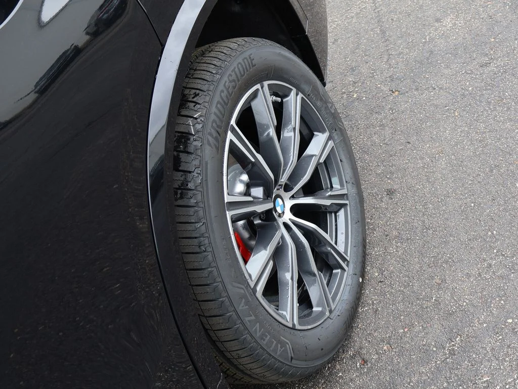 New 2026 Black Sapphire Metallic BMW xDrive40i image 41
