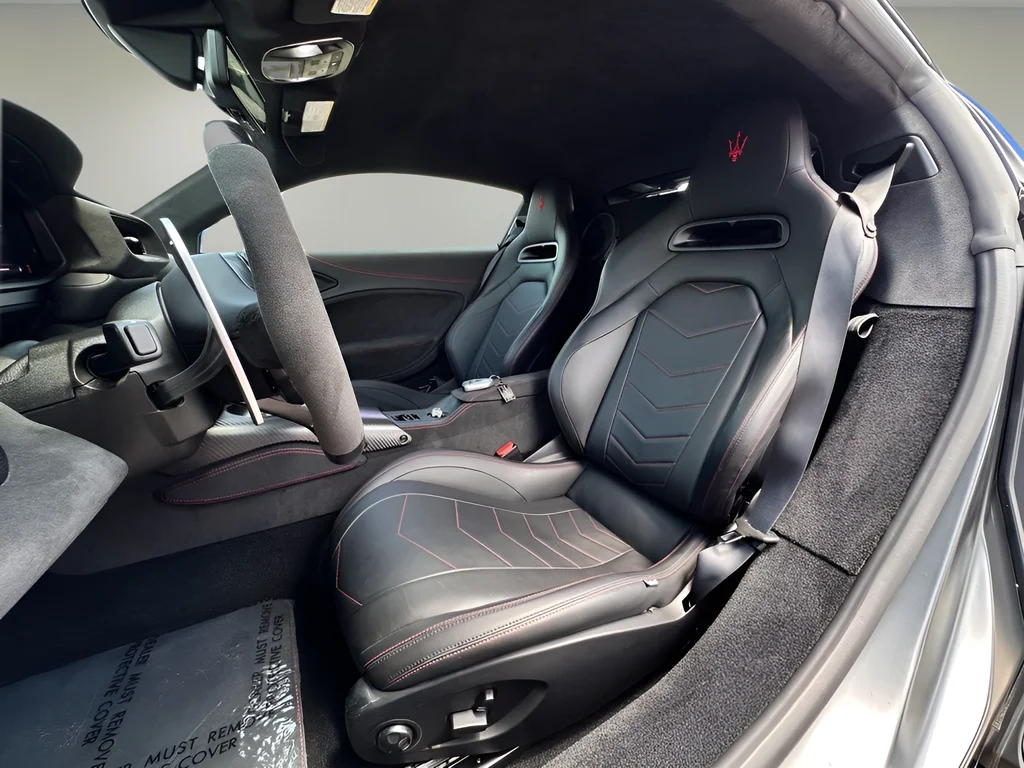 Used 2022 Blue Maserati Base image 7