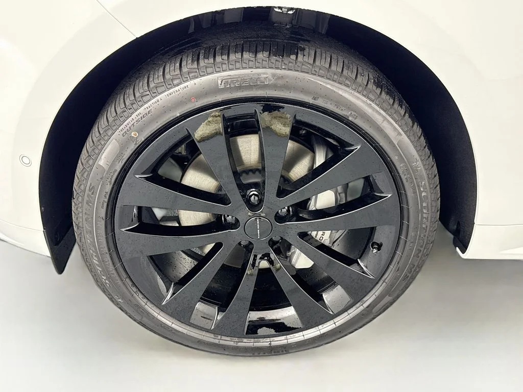 New 2026 Fuji White Land Rover Dynamic SE image 33