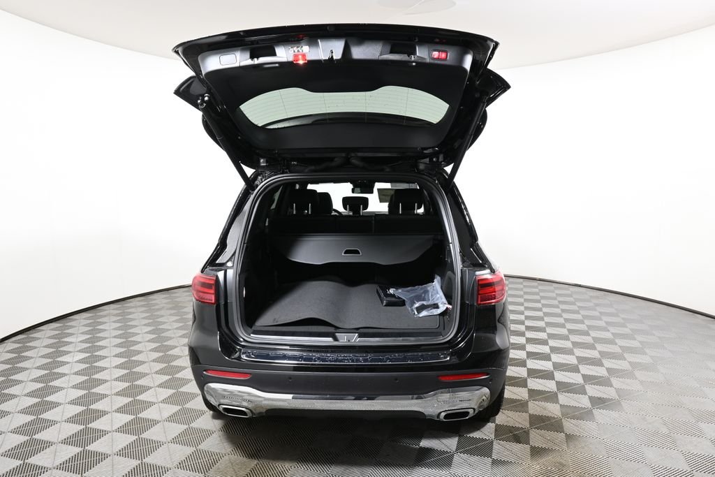Used 2026 Night Black Mercedes-Benz GLB 250 image 35