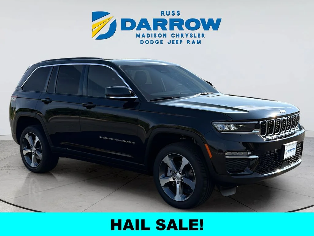 New 2025 Diamond Black Crystal Pearl-Coat Exterior Paint Jeep Limited image 7