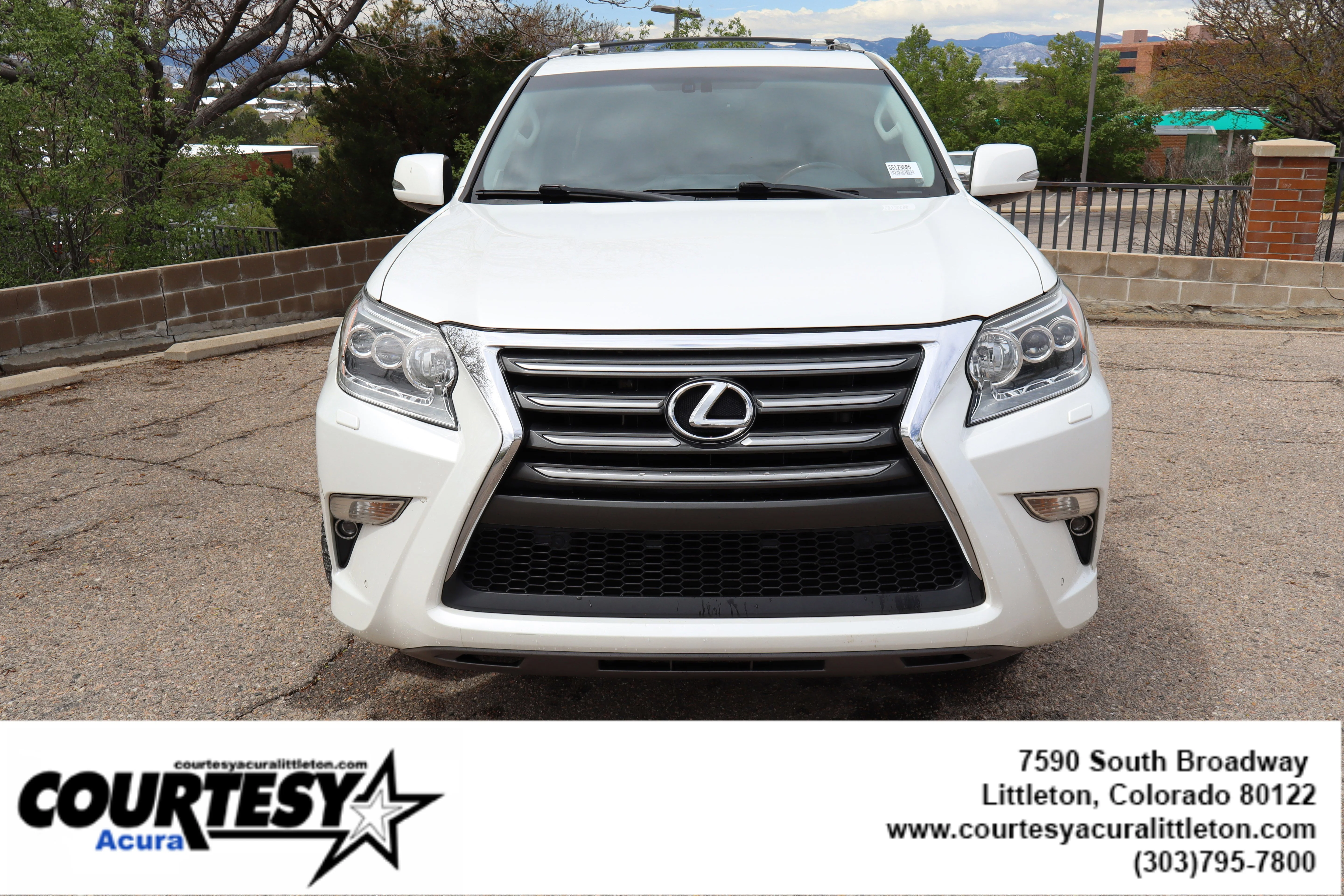 Used 2016  Lexus  image 2