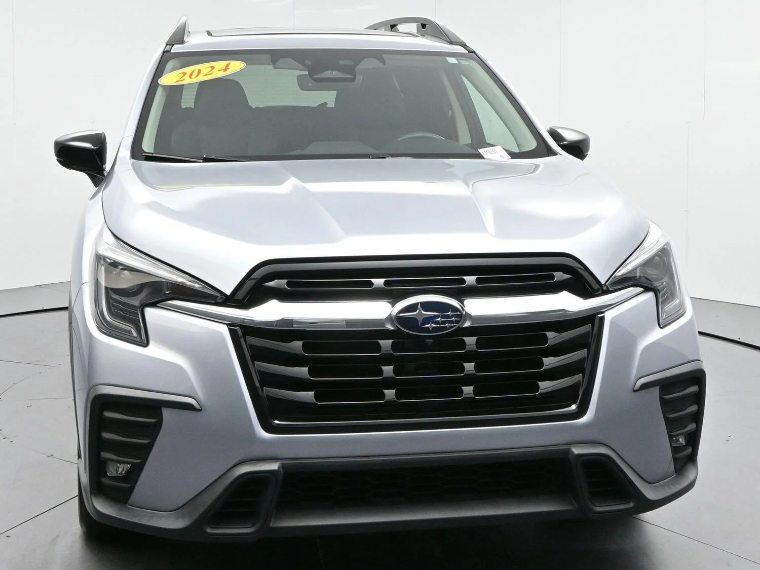 Used 2024 Ice Silver Metallic Subaru Limited image 2