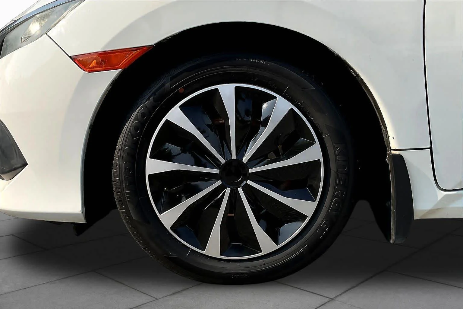 Used 2017 Taffeta White Honda LX image 11