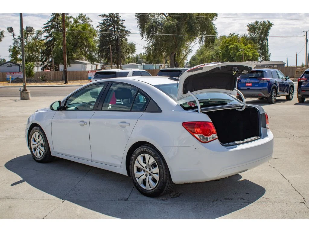 Used 2015 Summit White Chevrolet LS image 9