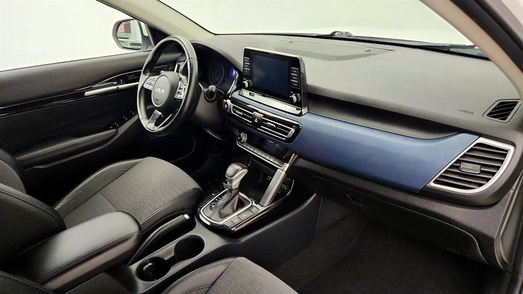 Used 2023 Snow White Pearl Kia S IVT AWD image 23
