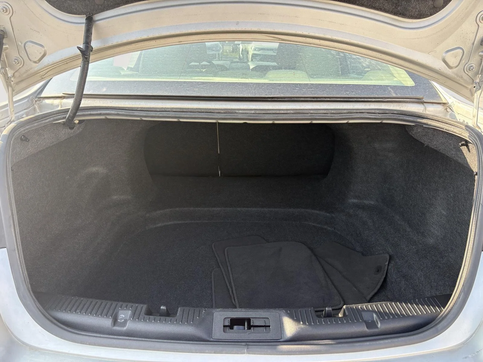Used 2018  Ford SE FWD image 23