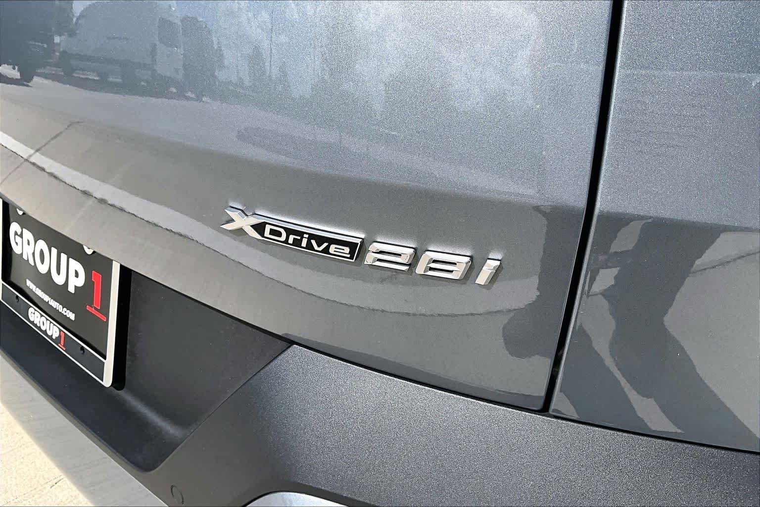 Used 2026 Skyscraper Grey Metallic BMW xDrive28i image 9