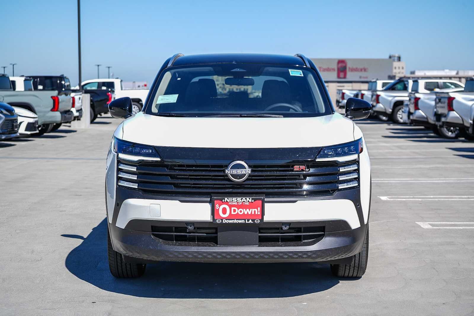 New 2026 Aspen White TriCoat / Super Black Two-tone Nissan SR image 2
