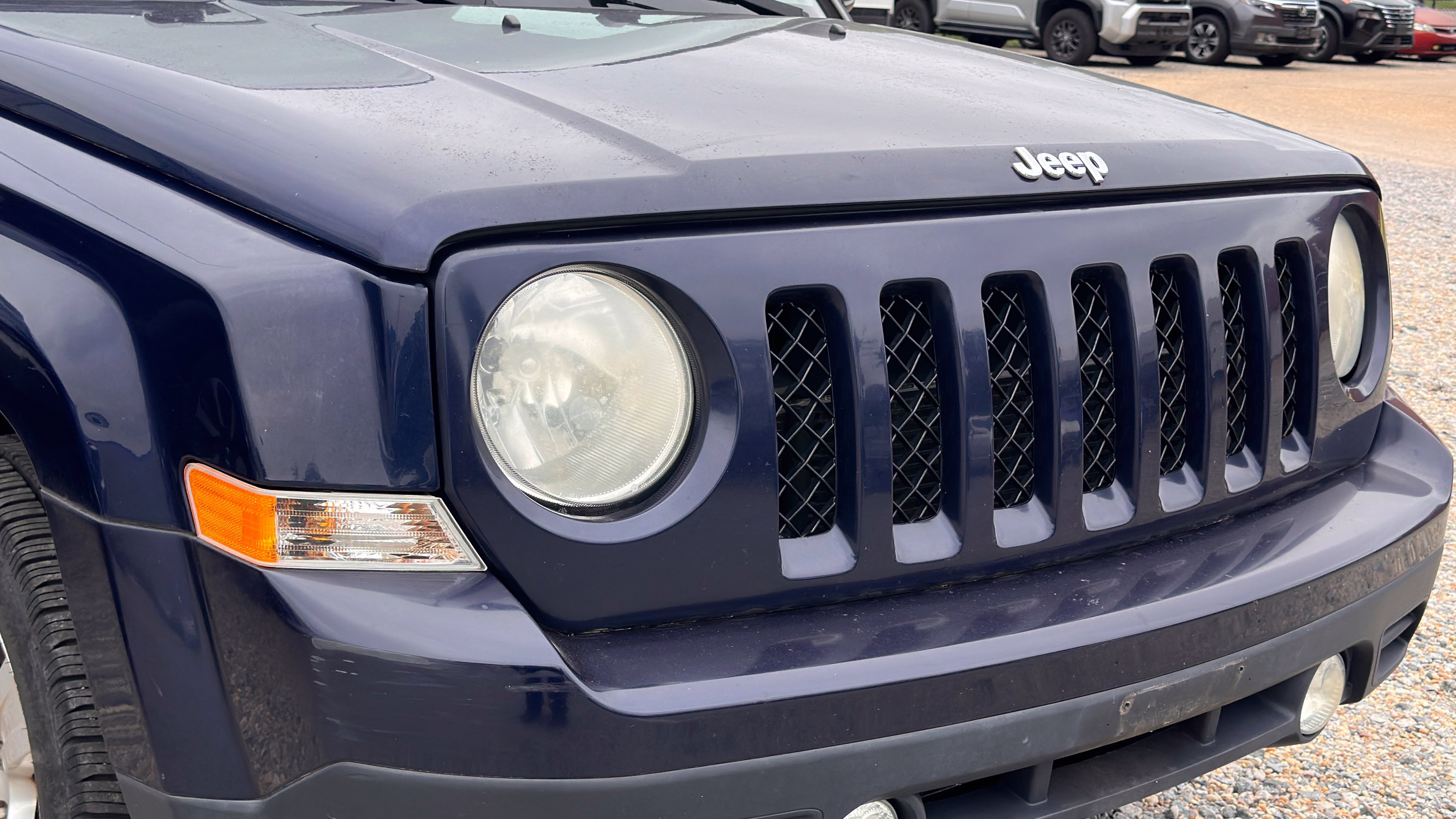 Used 2014 Blue Jeep Latitude image 11