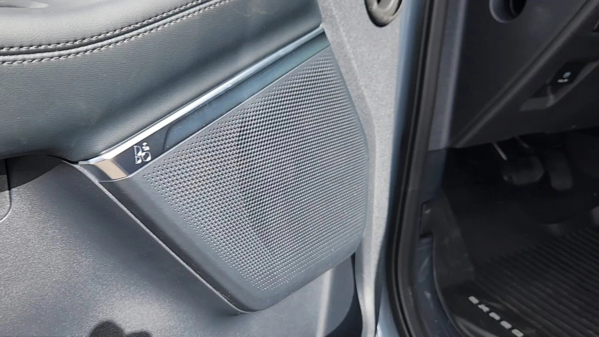 New 2026 Glacier Gray Metallic Tri-Coat Ford Tremor image 29