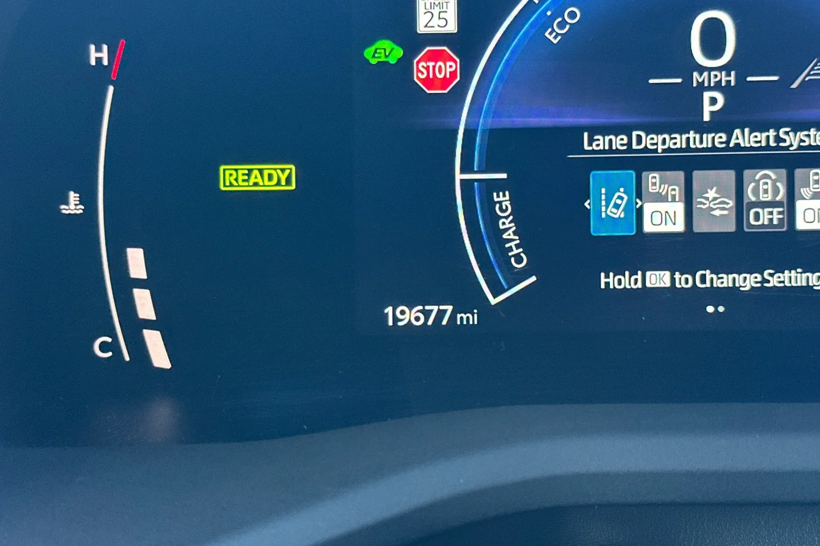 2025 Toyota Camry SE - Photo 30