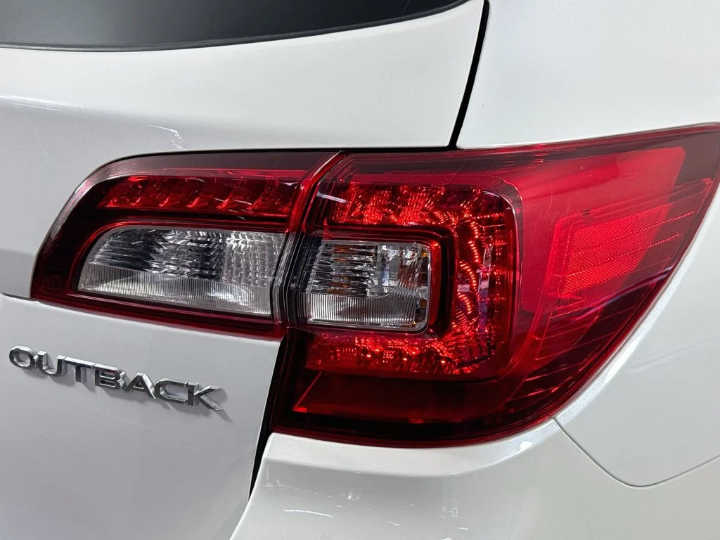 Used 2018 White Subaru 2.5i image 34