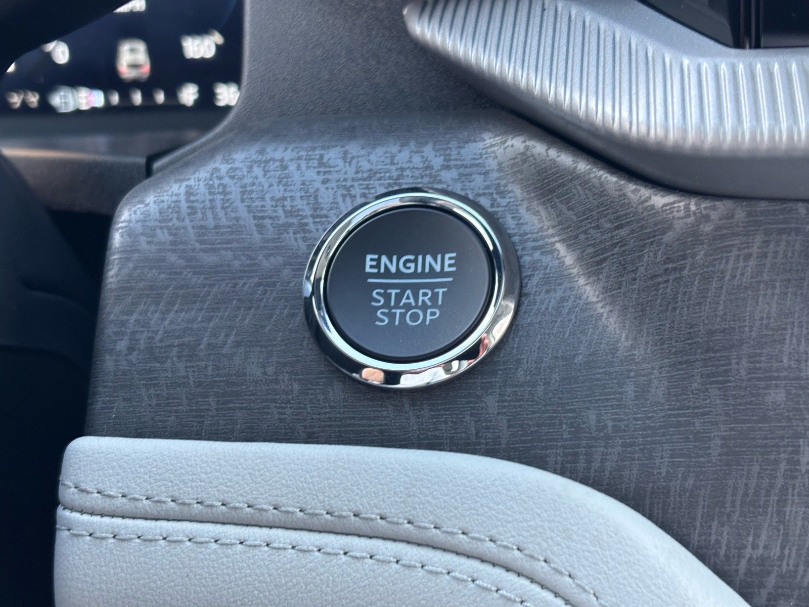 New 2026 Space White Ford Platinum image 21