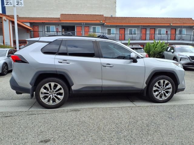 Used 2021 Silver Toyota XLE Premium image 23