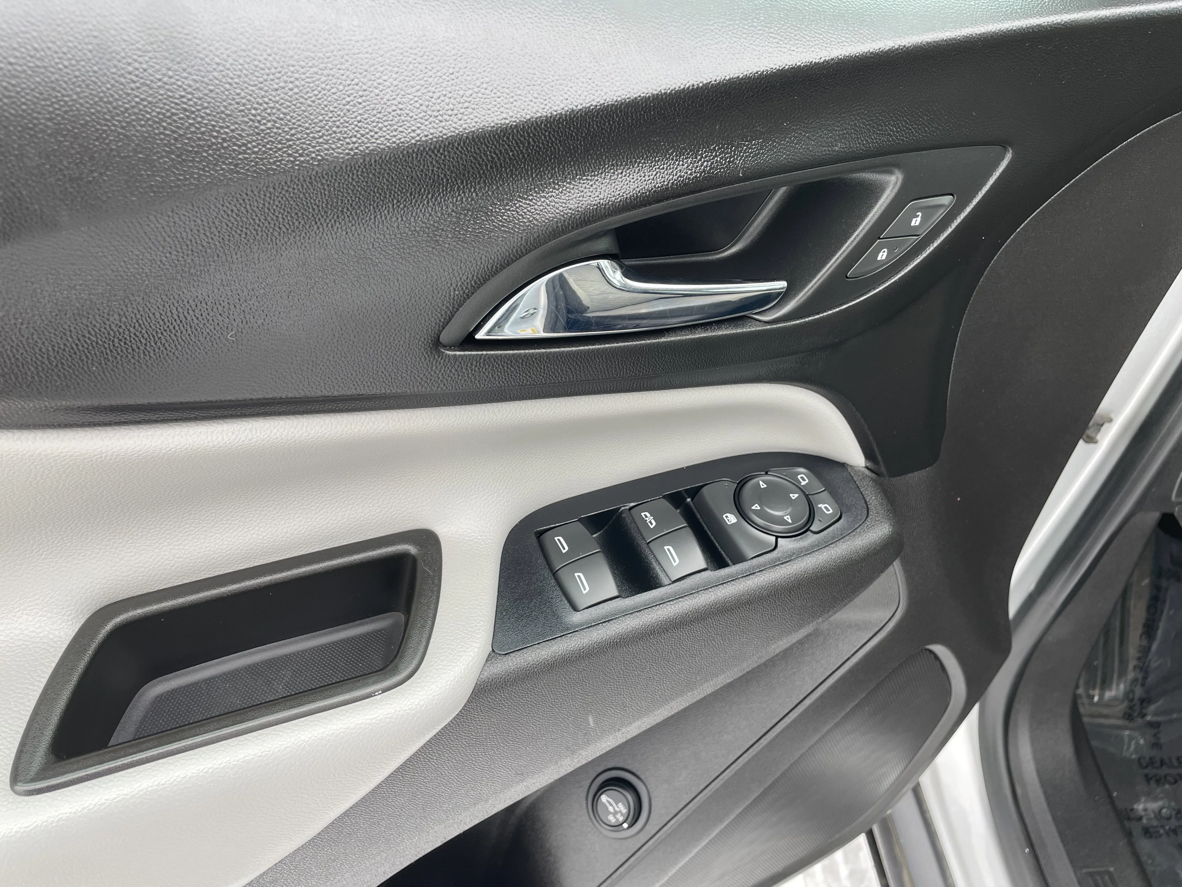 Used 2018 Silver Ice Metallic Chevrolet LT image 12
