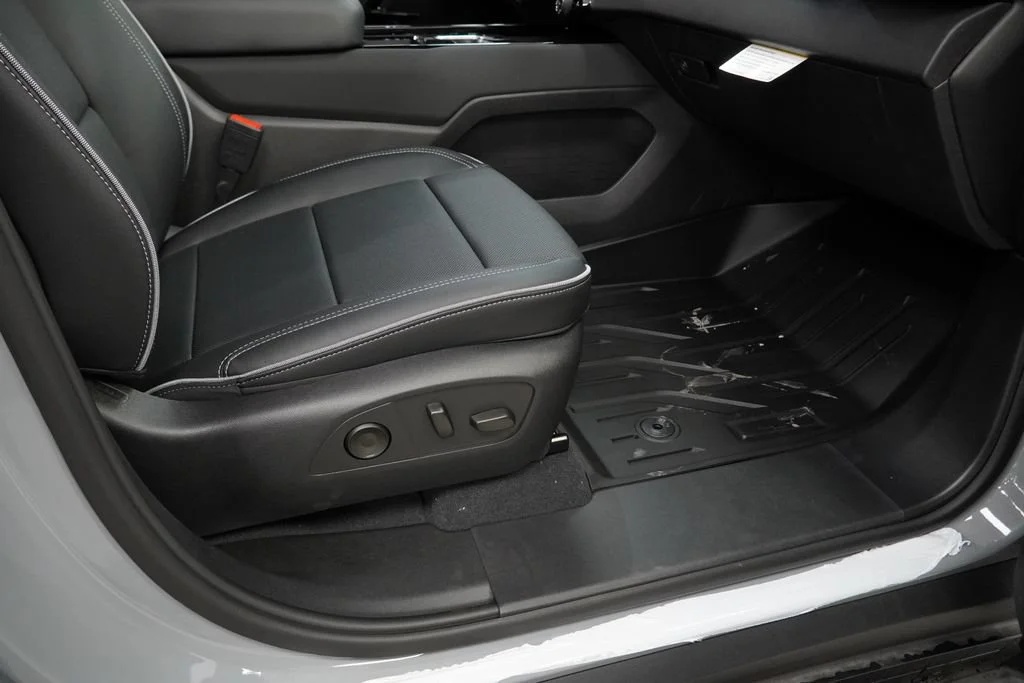 New 2026 Slate Gray Metallic Chevrolet LT - Max Range image 28