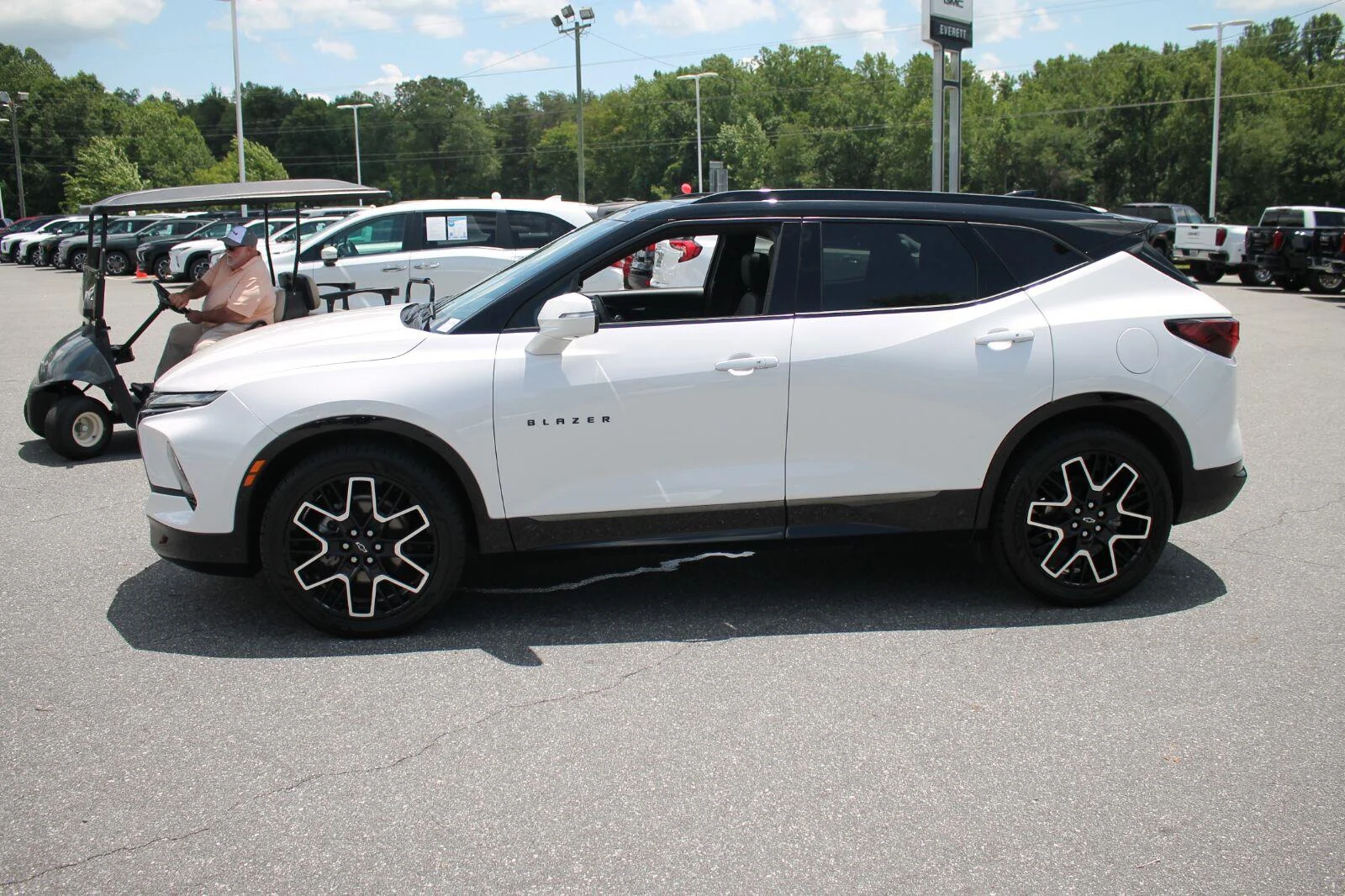 Used 2025 Iridescent Pearl Tricoat Chevrolet RS image 5