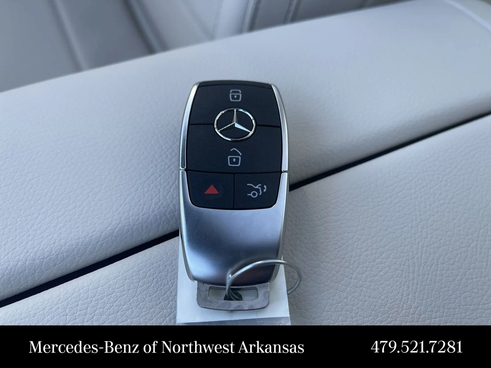 Used 2025  Mercedes-Benz  image 44
