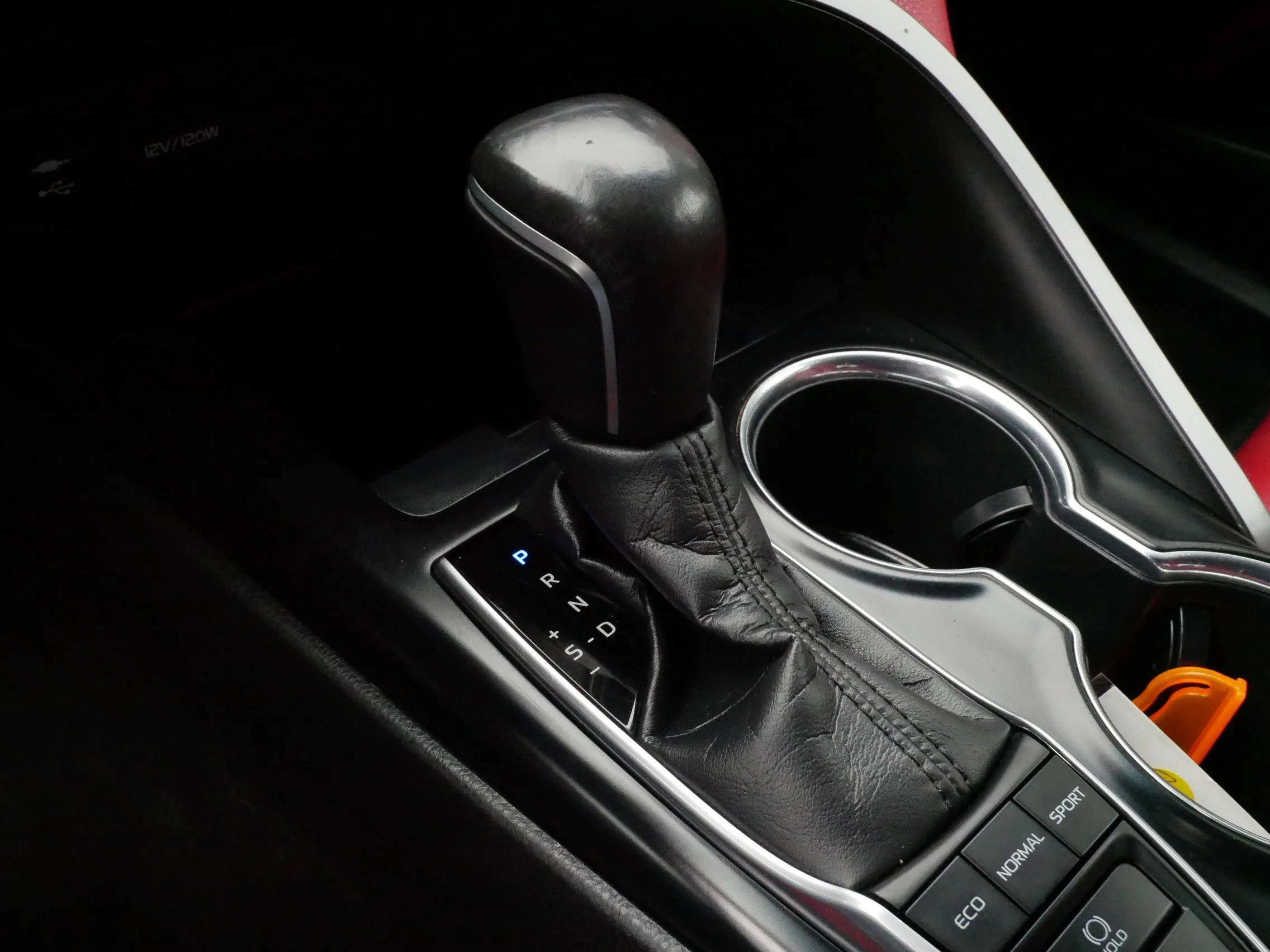 Used 2019 Wind Chill Pearl/Midnight Black Metallic Toyota XSE V6 image 24