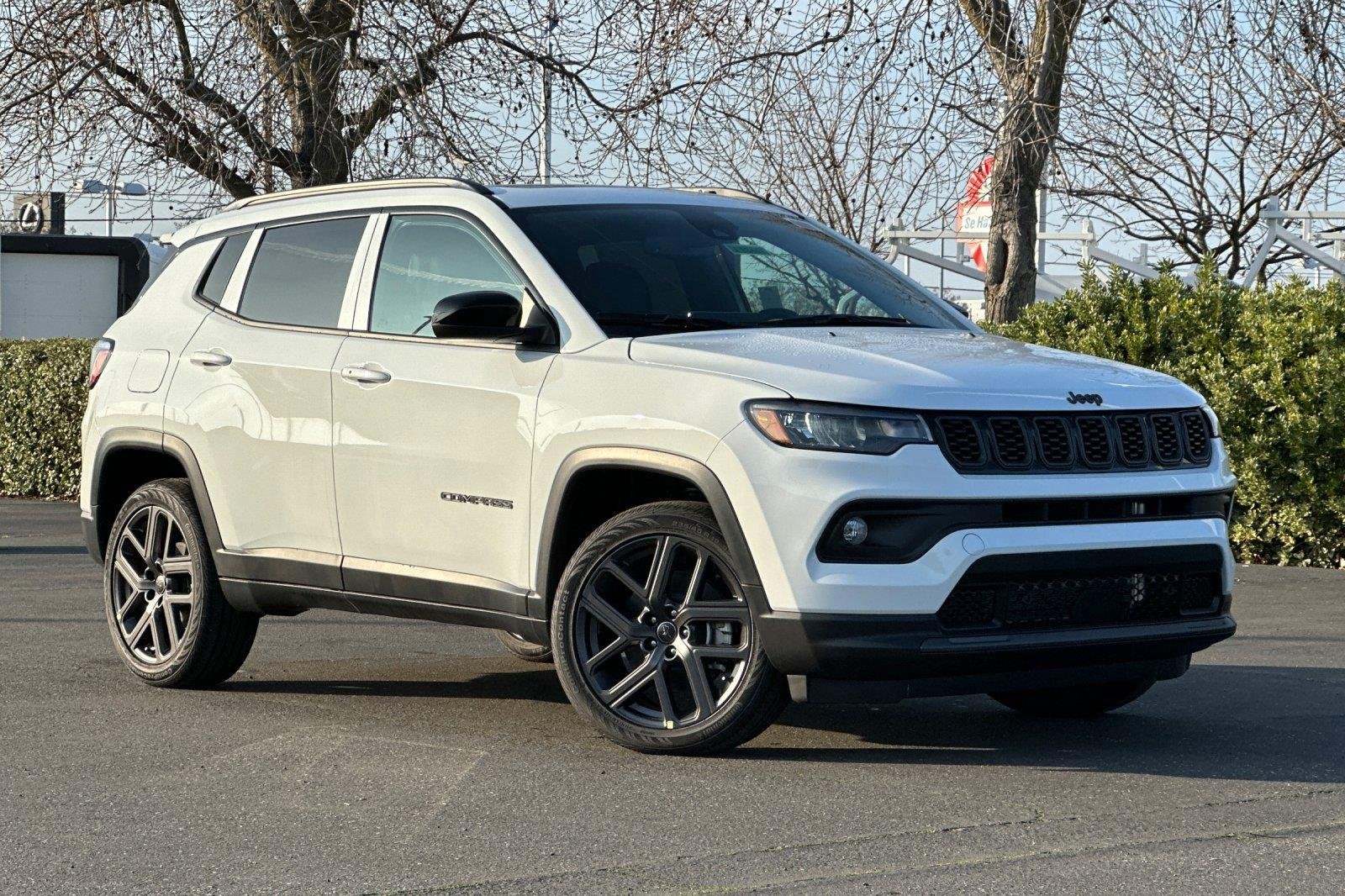 New 2026 Bright White Clearcoat Jeep Latitude Altitude image 1