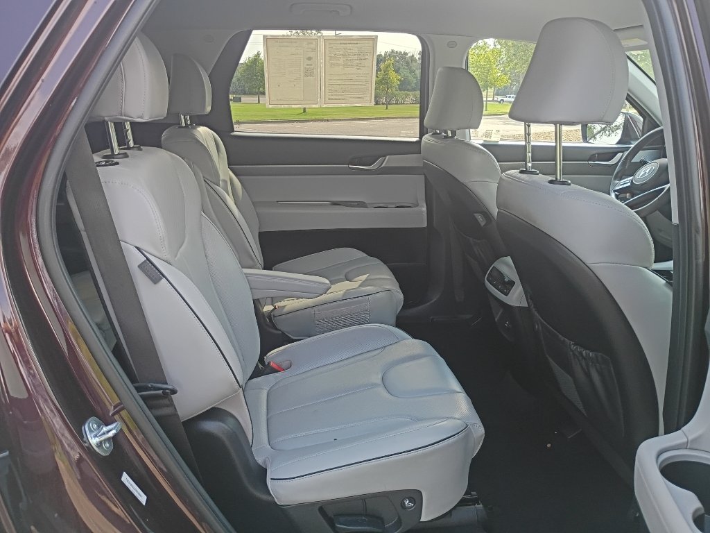 Used 2025  Hyundai SEL image 13