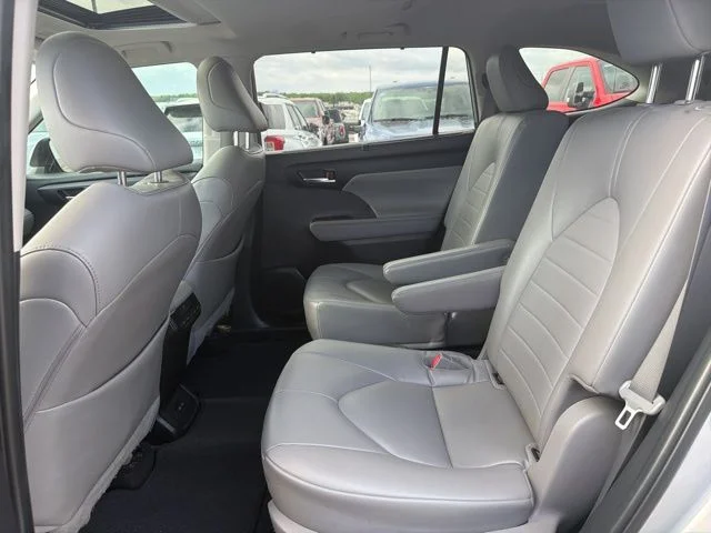 Used 2023 Silver Toyota XLE image 13