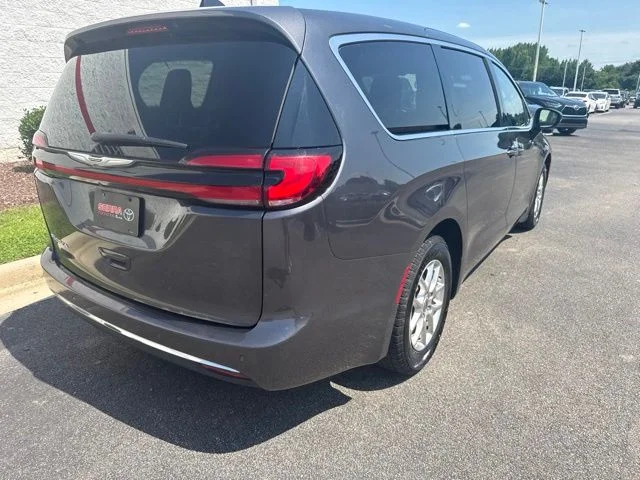 Used 2023 Gray Chrysler Touring L image 7