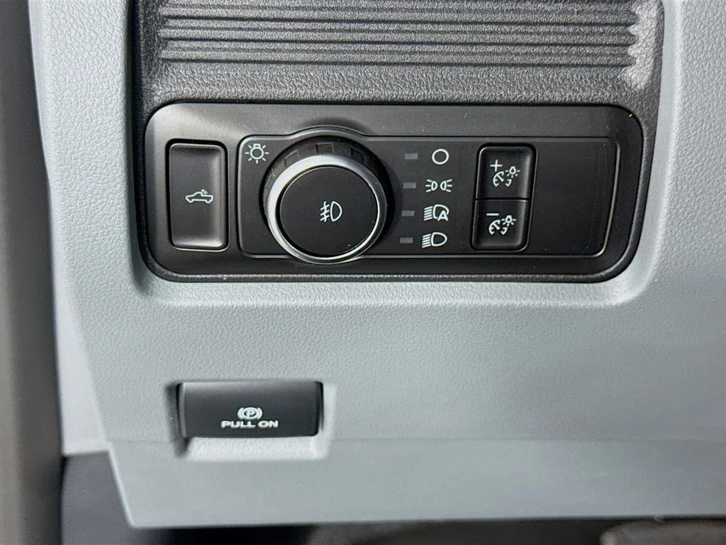 New 2026 Oxford White Ford F-250® XL image 10