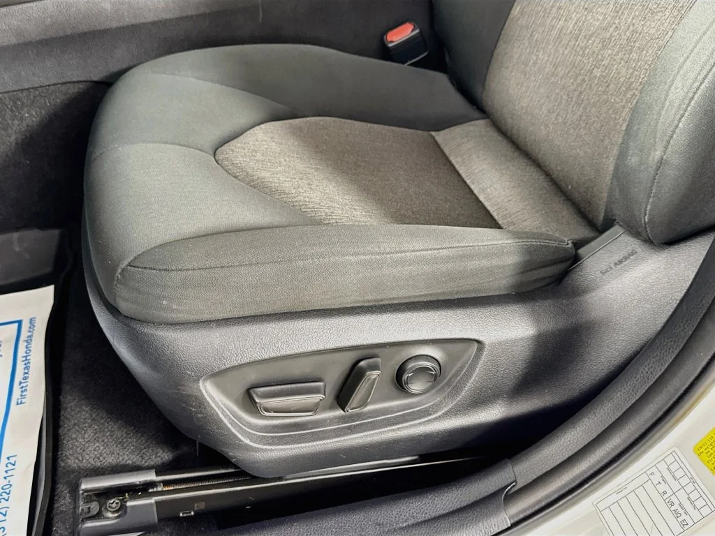 Used 2023 White Toyota LE image 22