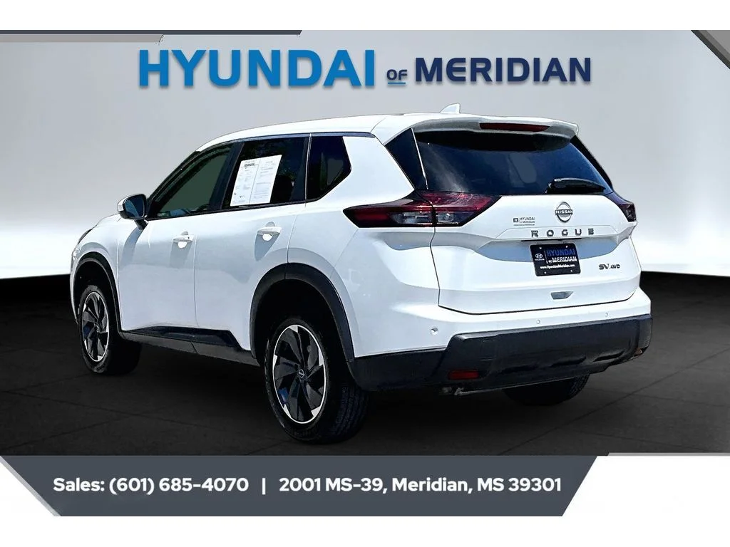 Used 2024 Everest White Pearl Nissan SV image 2