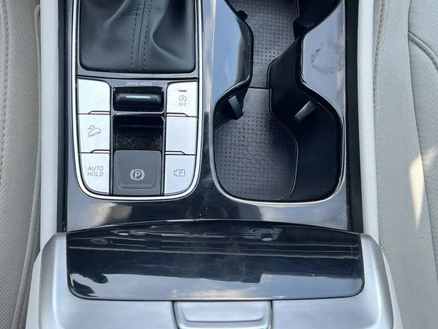 Used 2025 Green Hyundai SEL image 23
